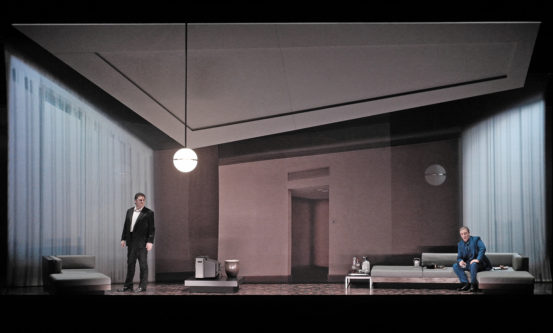 Klaus Grünberg, set and light design for AIDA, Opernhaus Zürich, 2014