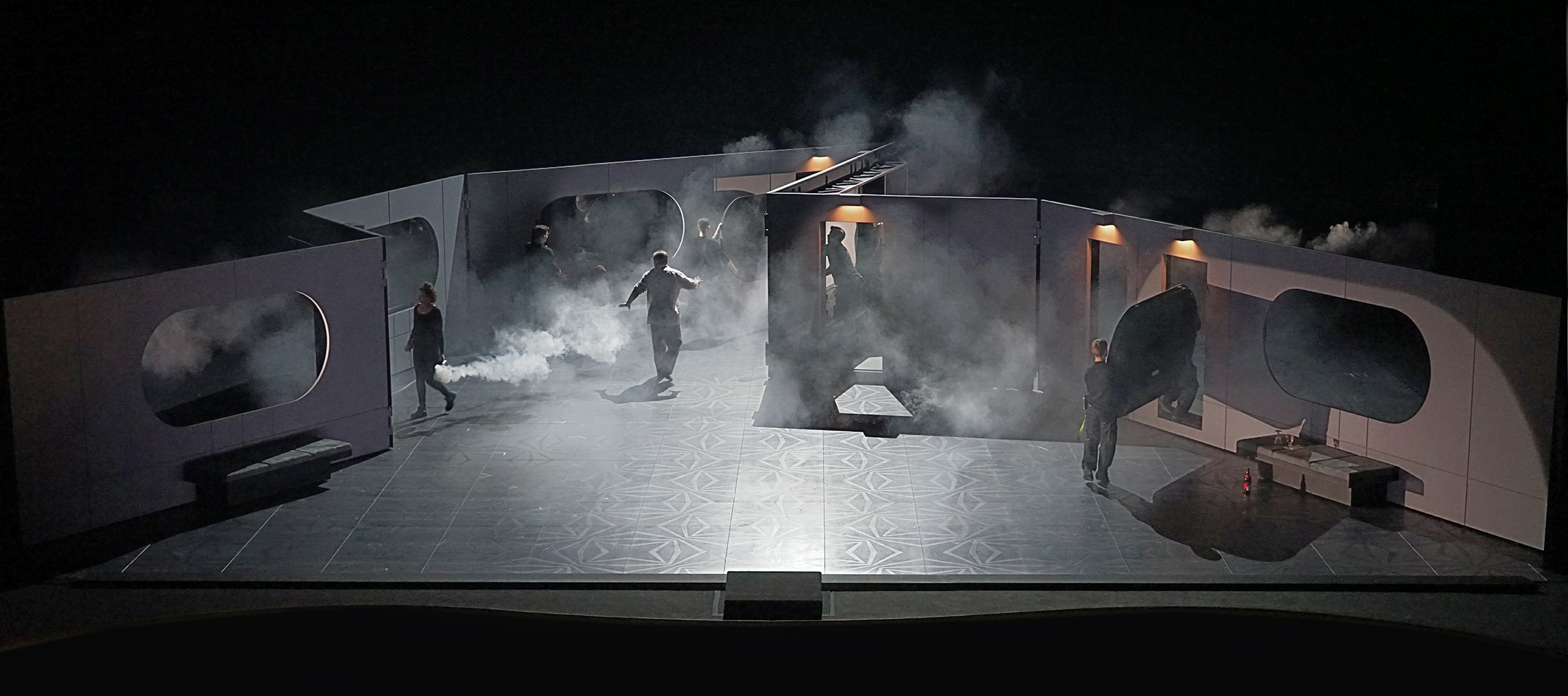 Klaus Grünberg set design, lighting: Simon Boccanegra (Giuseppe Verdi), Aalto Theater, Essen, 2023