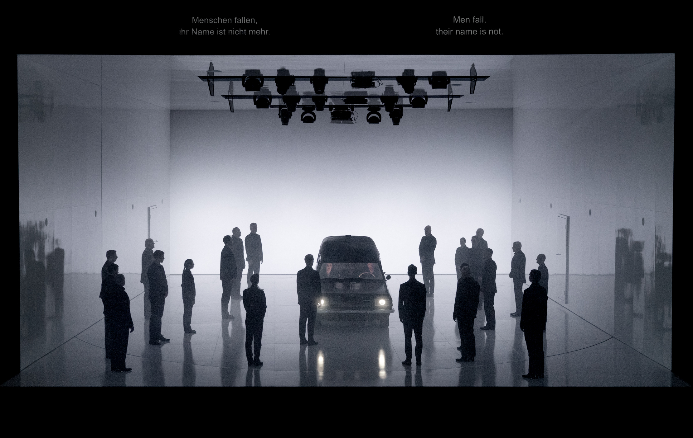 Klaus Grünberg: Echnaton (Akhnaten) (Philip Glass), Regie: Barrie Kosky, Bühnenbild und Licht: Klaus Grünberg, Kostüme: Klaus Bruns, Komische Oper Berlin, 2025