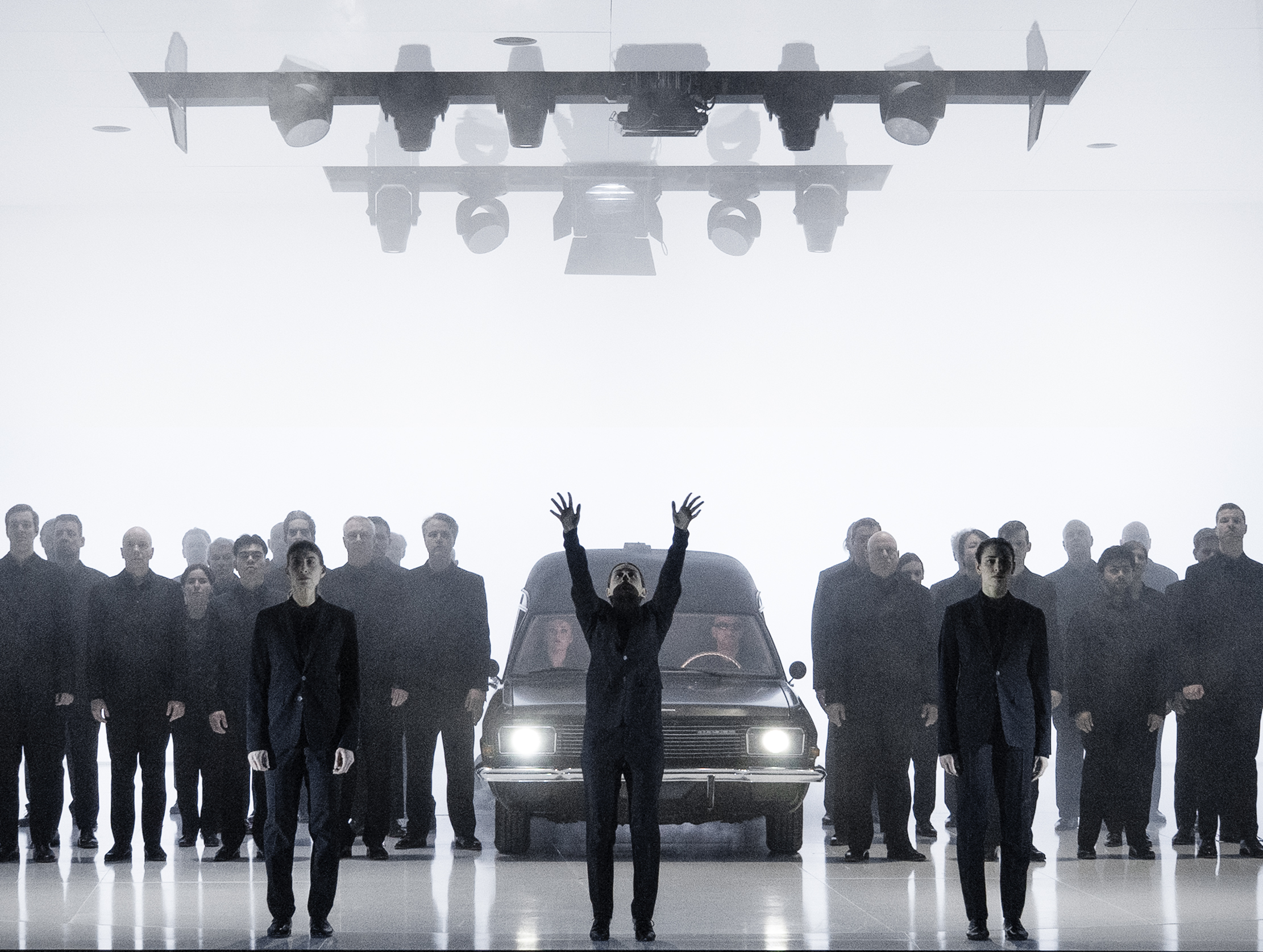 Klaus Grünberg: Echnaton (Akhnaten) (Philip Glass), Regie: Barrie Kosky, Bühnenbild und Licht: Klaus Grünberg, Kostüme: Klaus Bruns, Komische Oper Berlin, 2025