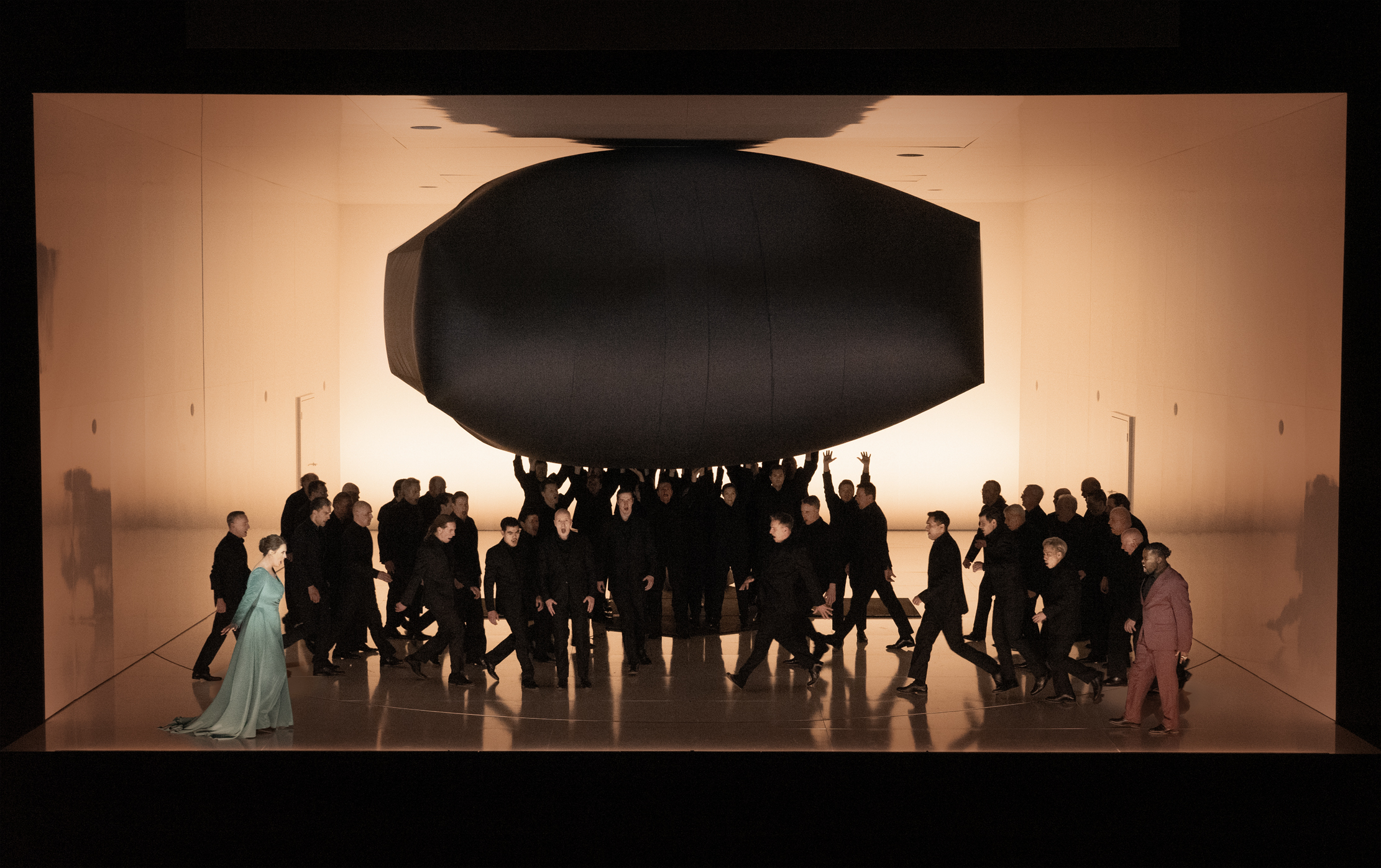 Klaus Grünberg: Echnaton (Akhnaten) (Philip Glass), Regie: Barrie Kosky, Bühnenbild und Licht: Klaus Grünberg, Kostüme: Klaus Bruns, Komische Oper Berlin, 2025