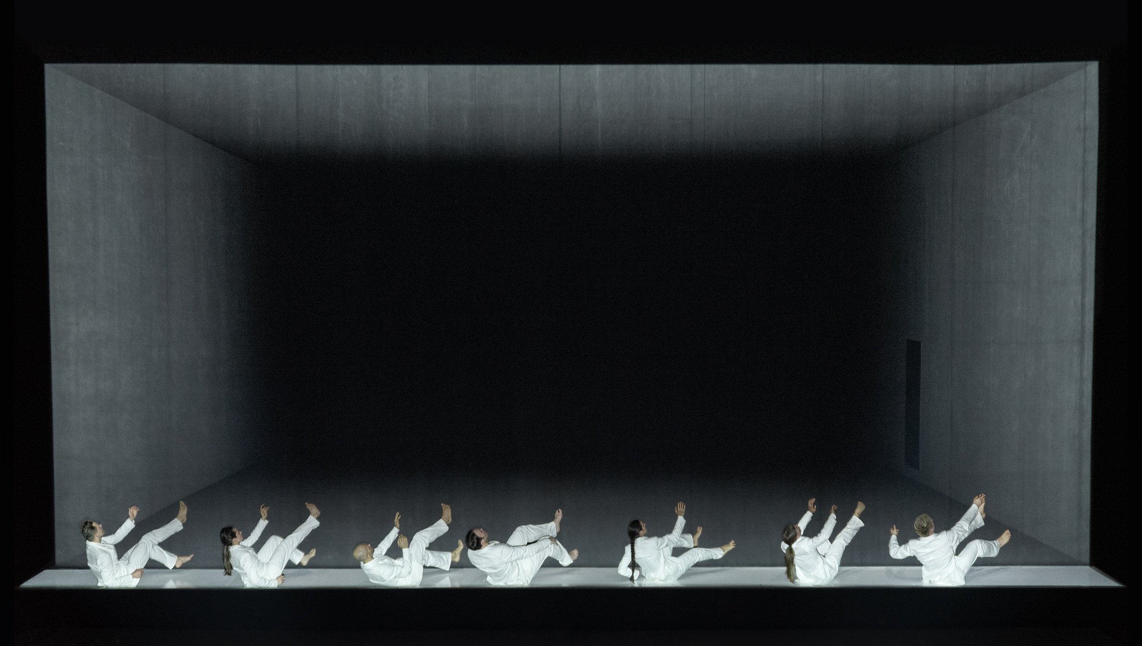 Klaus Grünberg: Echnaton (Akhnaten) (Philip Glass), Regie: Barrie Kosky, Bühnenbild und Licht: Klaus Grünberg, Kostüme: Klaus Bruns, Komische Oper Berlin, 2025