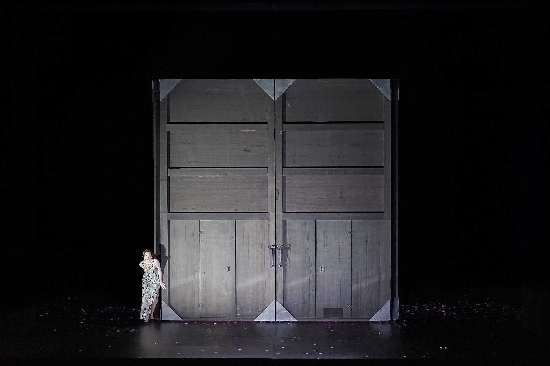 Klaus Grünberg: Frühlingsstürme (Jaromír Weinberger), Regie: Barrie Kosky, Bühnenbild und Licht: Klaus Grünberg, Co-Bühnenbild: Anne Kuhn, Kostüme: Dinah Ehm, Komische Oper Berlin, 2020