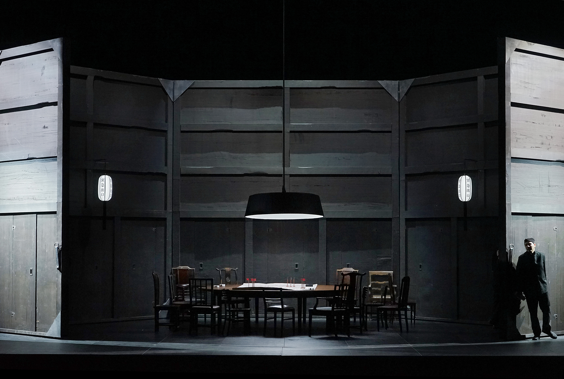 Klaus Grünberg: Frühlingsstürme (Jaromír Weinberger), Regie: Barrie Kosky, Bühnenbild und Licht: Klaus Grünberg, Co-Bühnenbild: Anne Kuhn, Kostüme: Dinah Ehm, Komische Oper Berlin, 2020