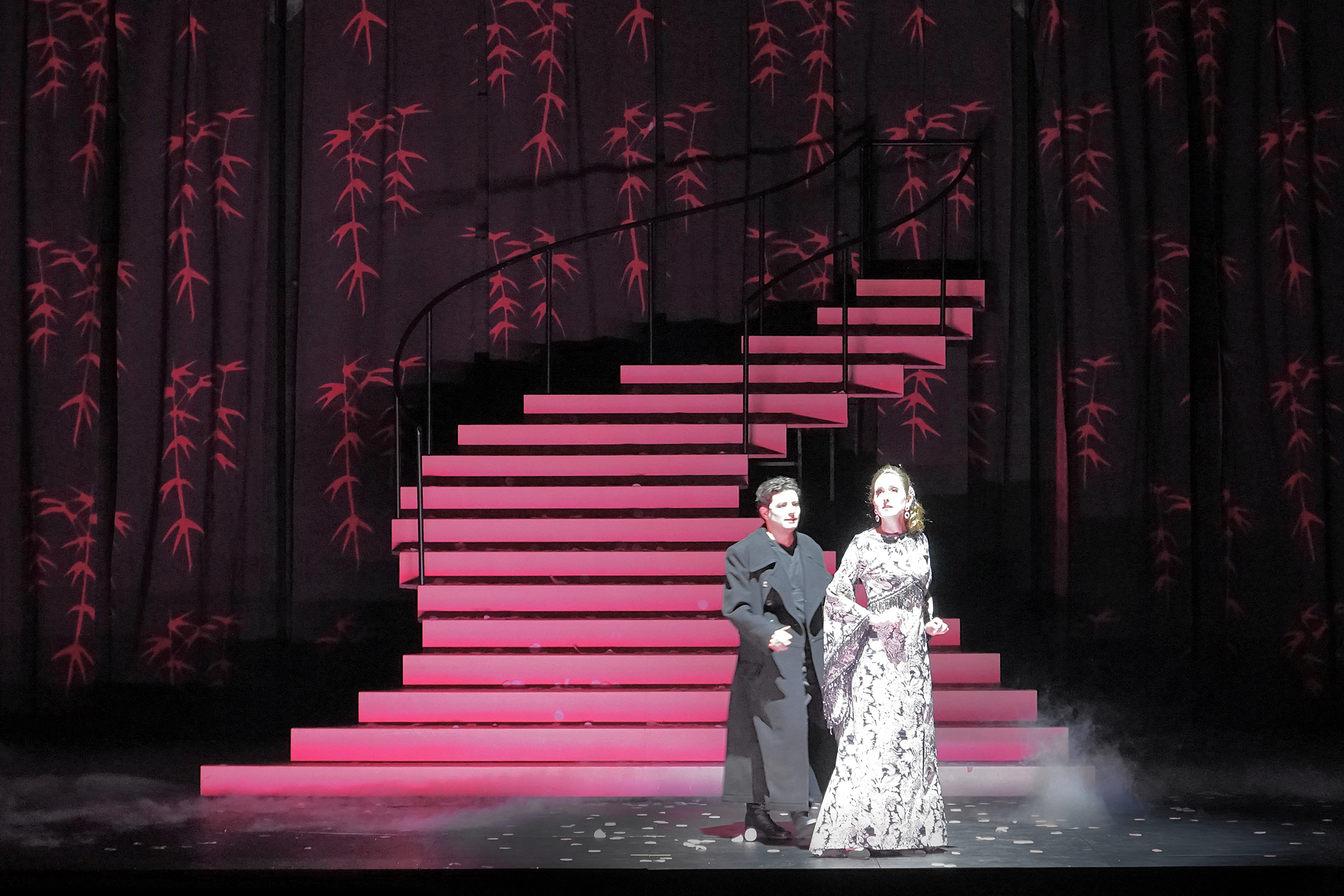 Klaus Grünberg: Frühlingsstürme (Jaromír Weinberger), Regie: Barrie Kosky, Bühnenbild und Licht: Klaus Grünberg, Co-Bühnenbild: Anne Kuhn, Kostüme: Dinah Ehm, Komische Oper Berlin, 2020