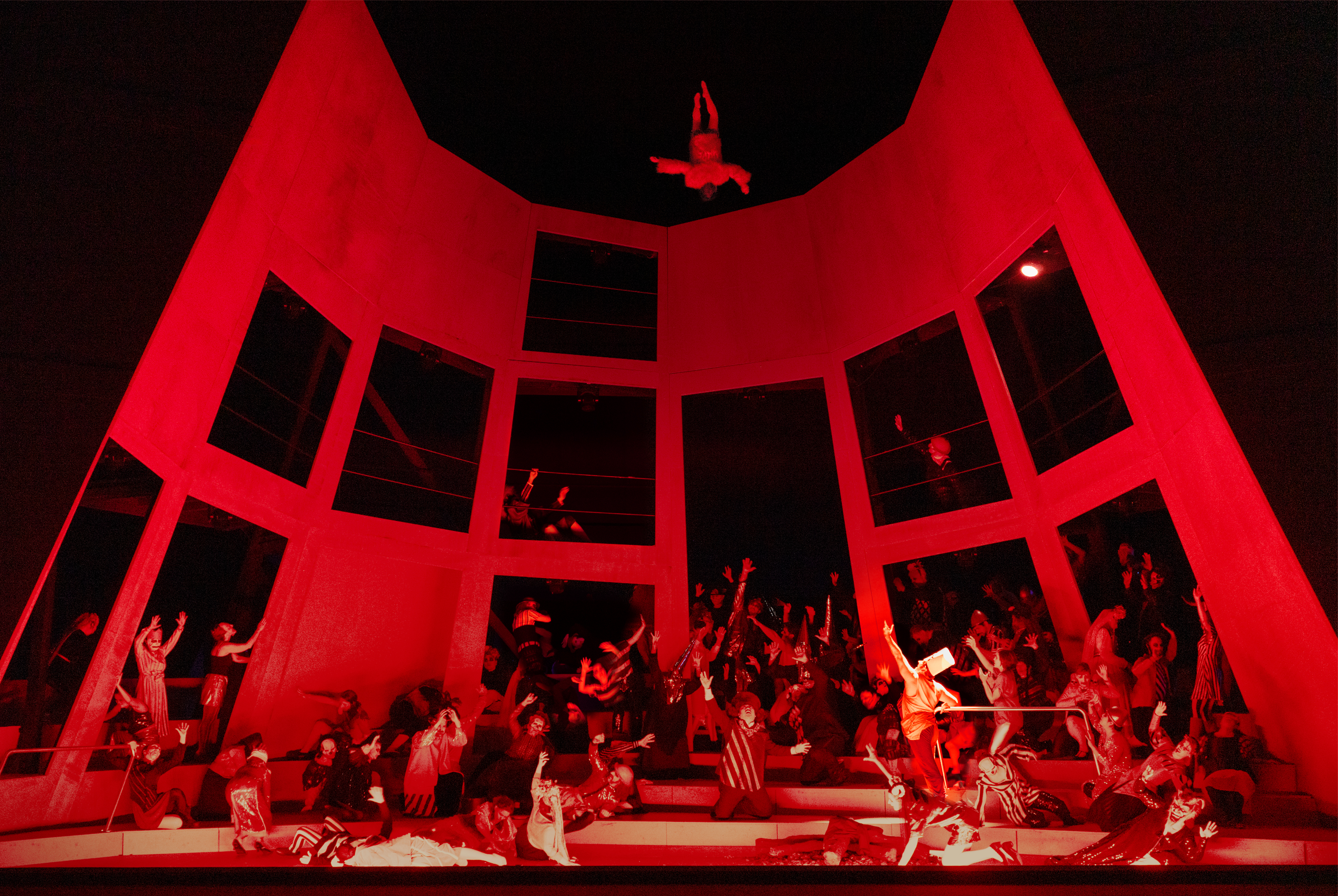 Klaus Grünberg, set and light design for La Juive (Halévy), Oper Frankfurt, 2024