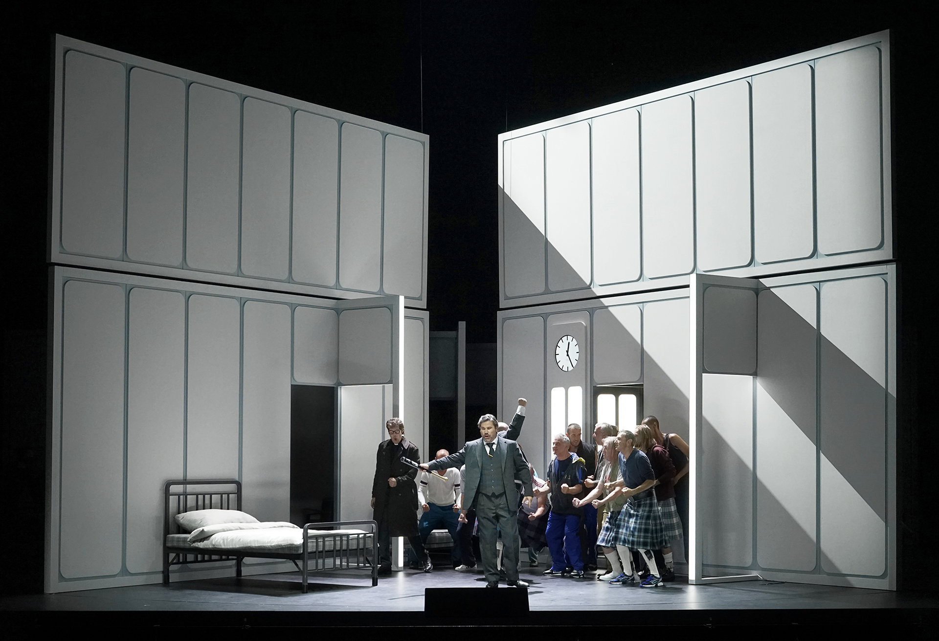 Lucia di Lammermoor (Gaetano Donizetti), set and light design: Klaus Grünberg, Opernhaus Zürich, 2017