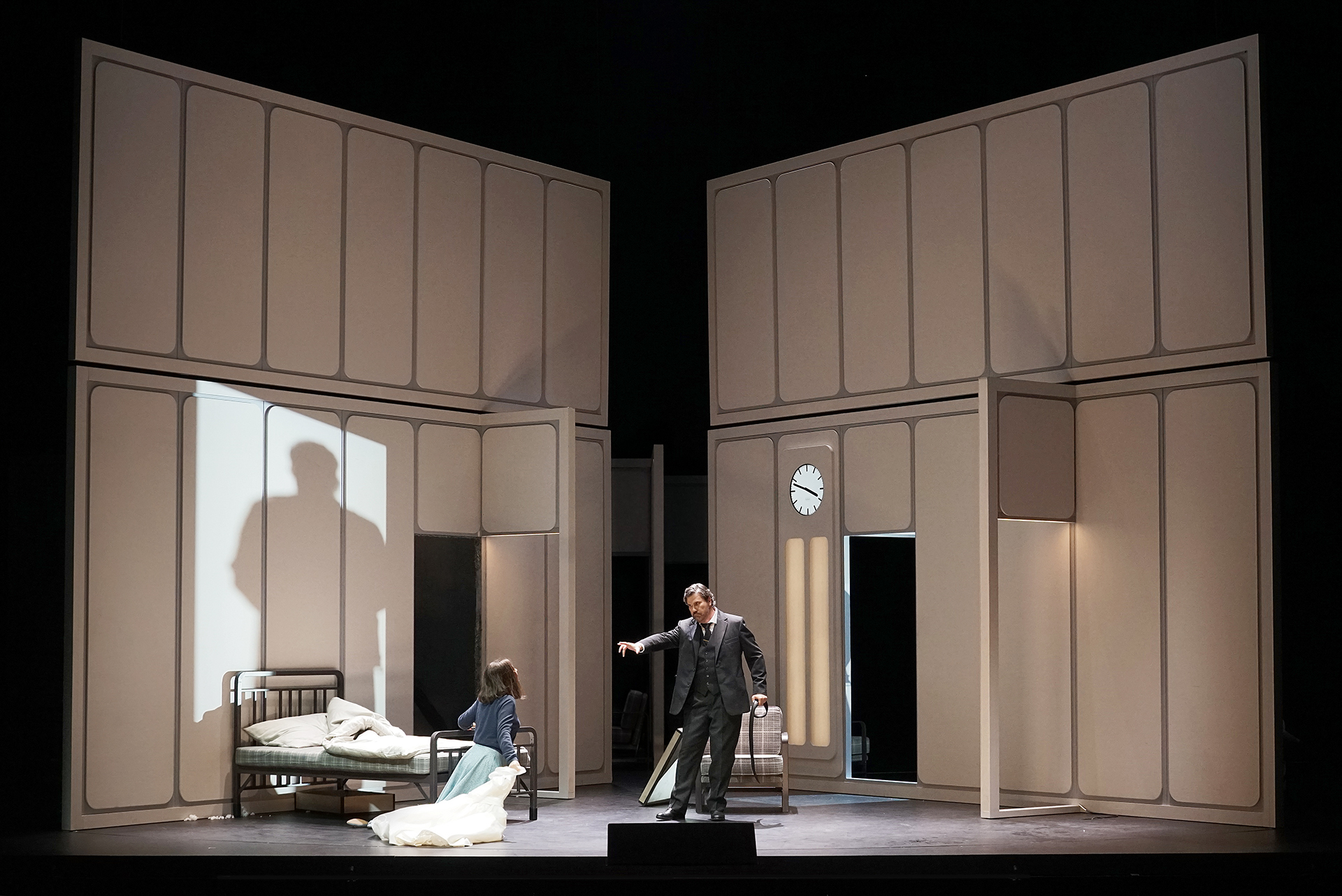 Lucia di Lammermoor (Gaetano Donizetti), set and light design: Klaus Grünberg, Opernhaus Zürich, 2017