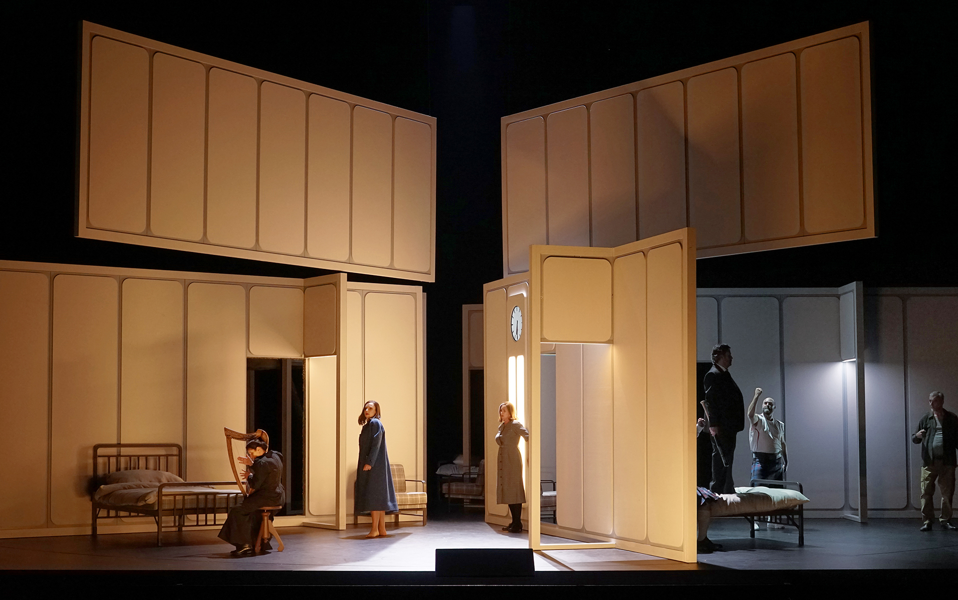 Lucia di Lammermoor (Gaetano Donizetti), set and light design: Klaus Grünberg, Opernhaus Zürich, 2017