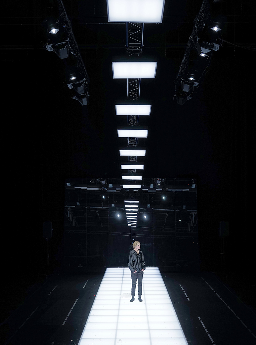 Momentum (Lot Vekemans), Regie: Roger Vontobel, Bühnenbild und Licht: Klaus Grünberg, Musik: Matthias Herrmann, Kostüme: Tina Kloempken, Schauspielhaus Düsseldorf, 2018