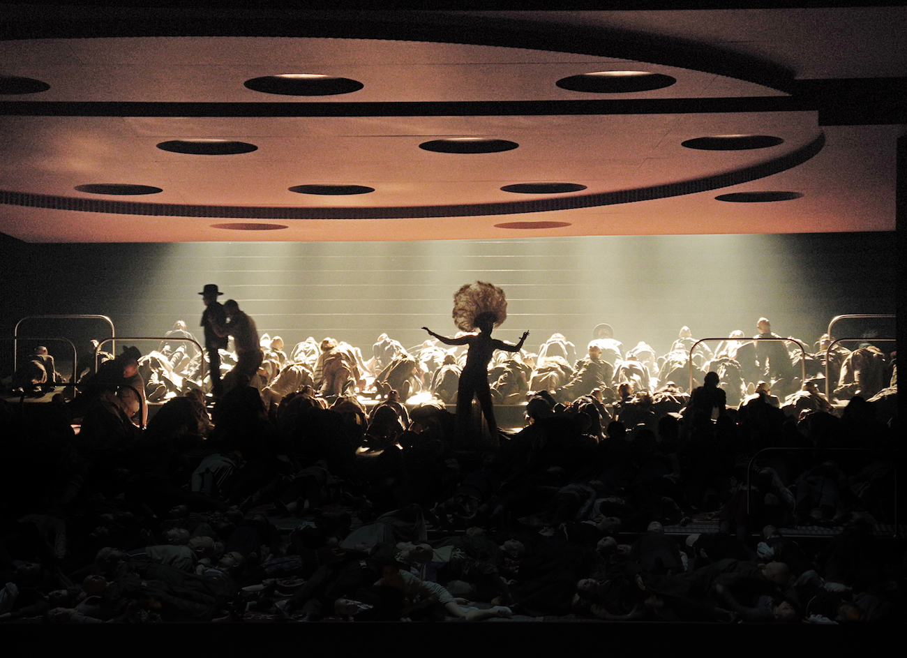 Moses und Aron (A. Schönberg), Regie: Barrie Kosky, Bühnenbild, Licht: Klaus Grünberg, Kostüme: Klaus Bruns, Komische Oper Berlin, 2015