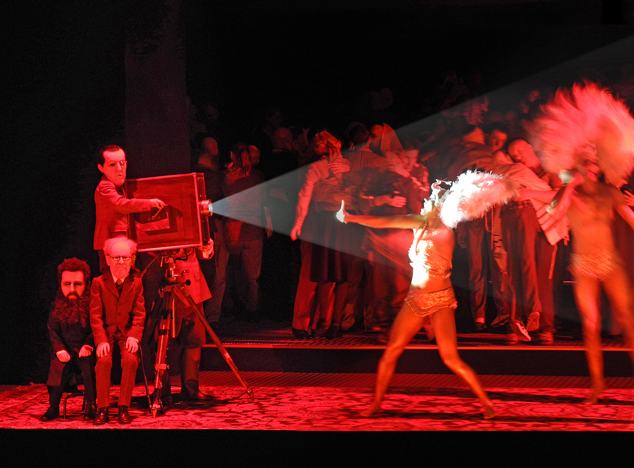 Moses und Aron (A. Schönberg), Regie: Barrie Kosky, Bühnenbild, Licht: Klaus Grünberg, Kostüme: Klaus Bruns, Komische Oper Berlin, 2015