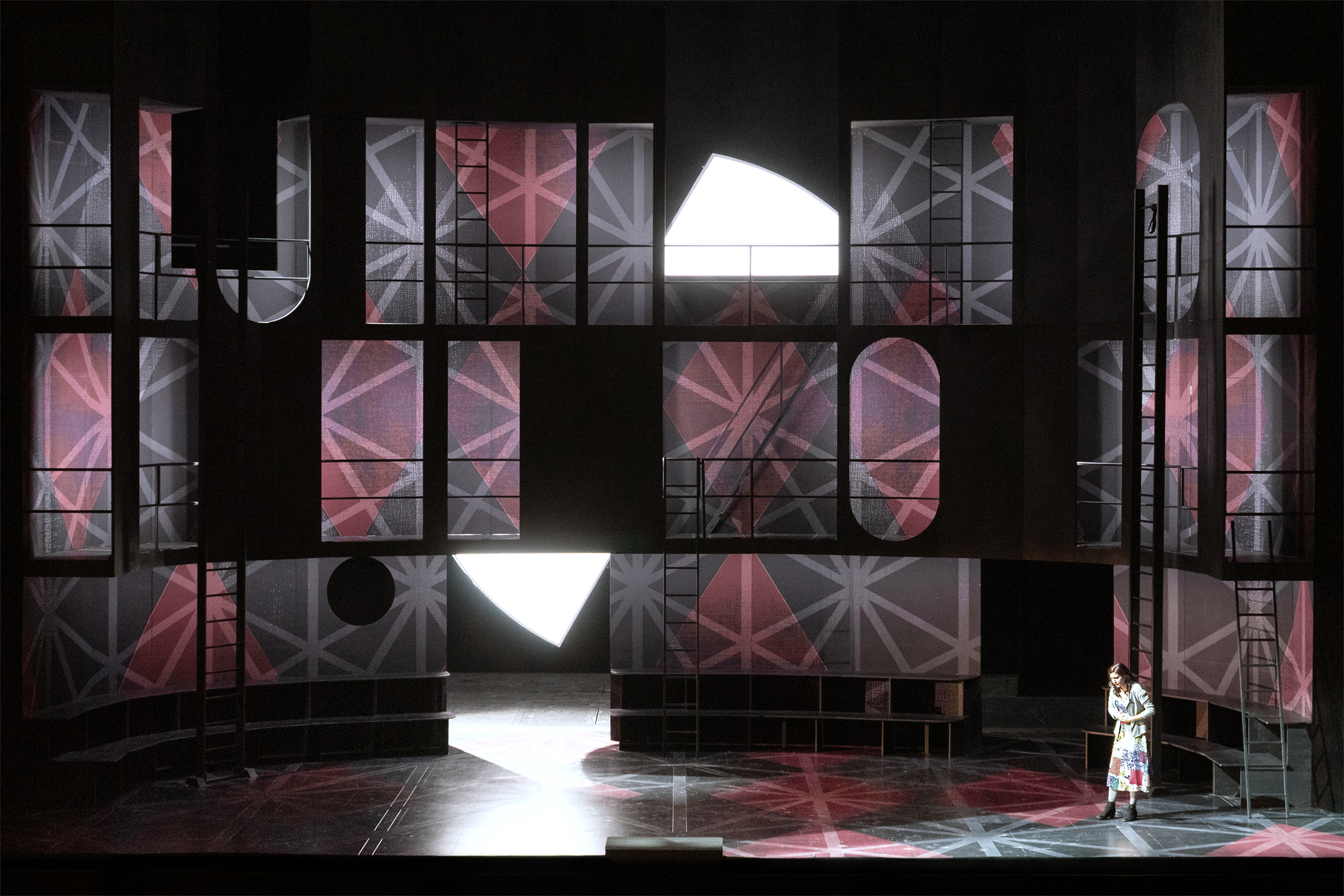 Klaus Grünberg, set and light design for Die Nacht vor Weihnachten (Rimski-Korsakow), Bayerische Staatsoper, 2025