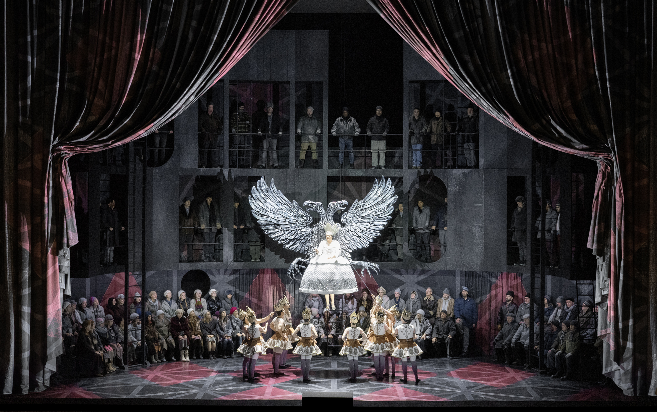 Klaus Grünberg, set and light design for Die Nacht vor Weihnachten (Rimski-Korsakow), Bayerische Staatsoper, 2025