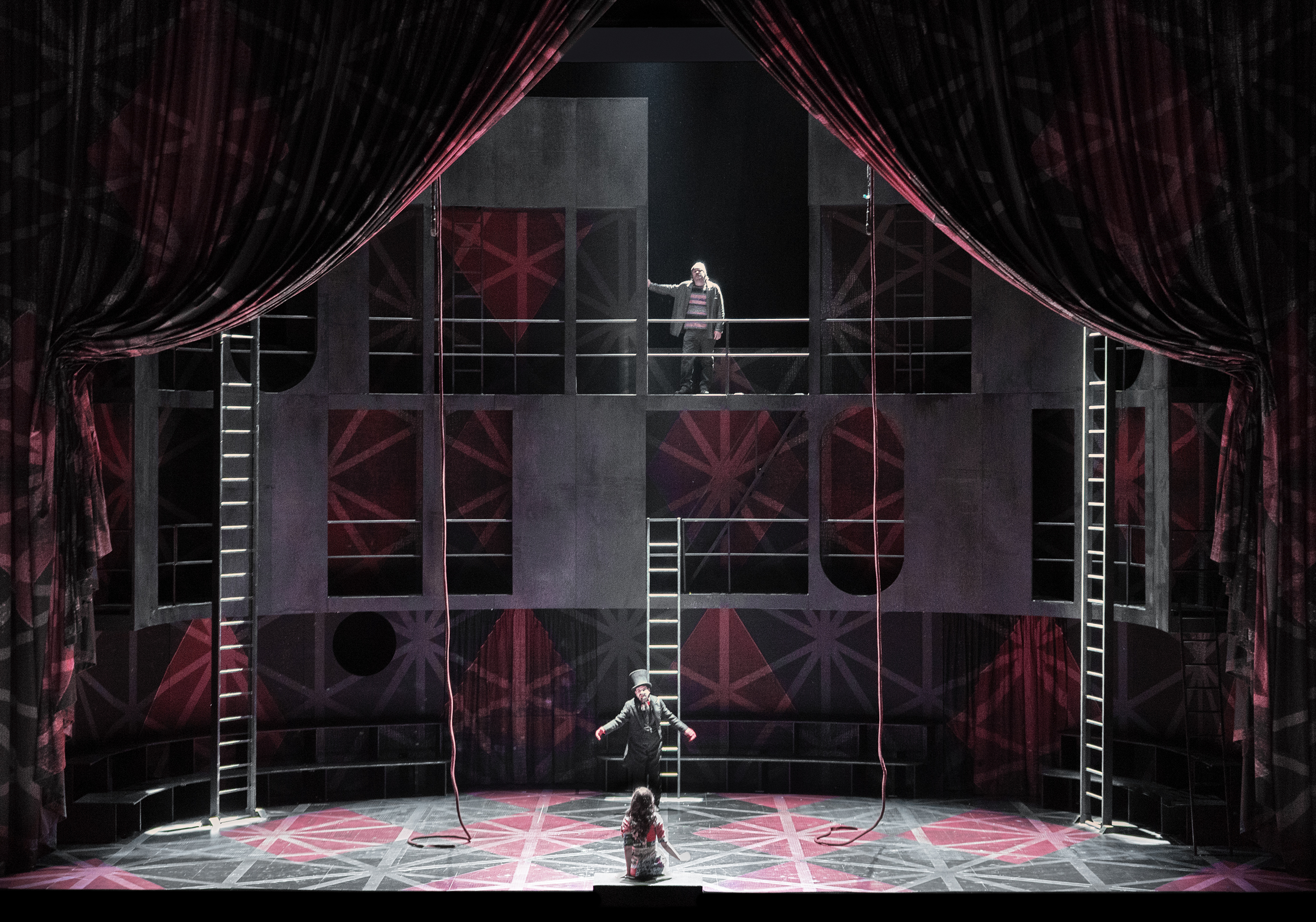 Klaus Grünberg, set and light design for Die Nacht vor Weihnachten (Rimski-Korsakow), Bayerische Staatsoper, 2025