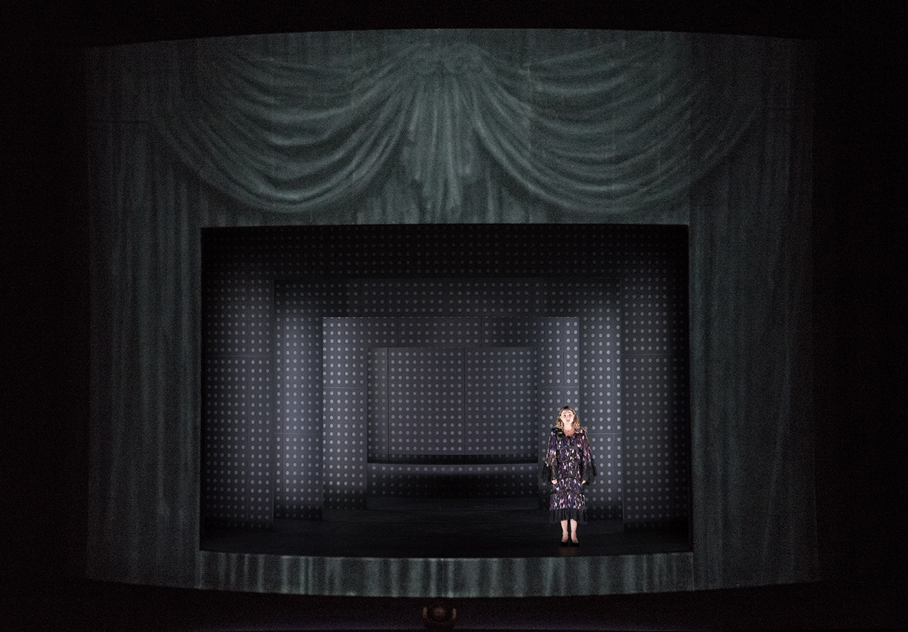 Klaus Grünberg / Anne Kuhn: Pelléas et Mélisande (Claude Debussy), Regie: Barrie Kosky, Bühnenbild und Licht: Klaus Grünberg, Co-Bühnenbild: Anne Kuhn, Kostüme: Dinah Ehm, Komische Oper Berlin, 2017