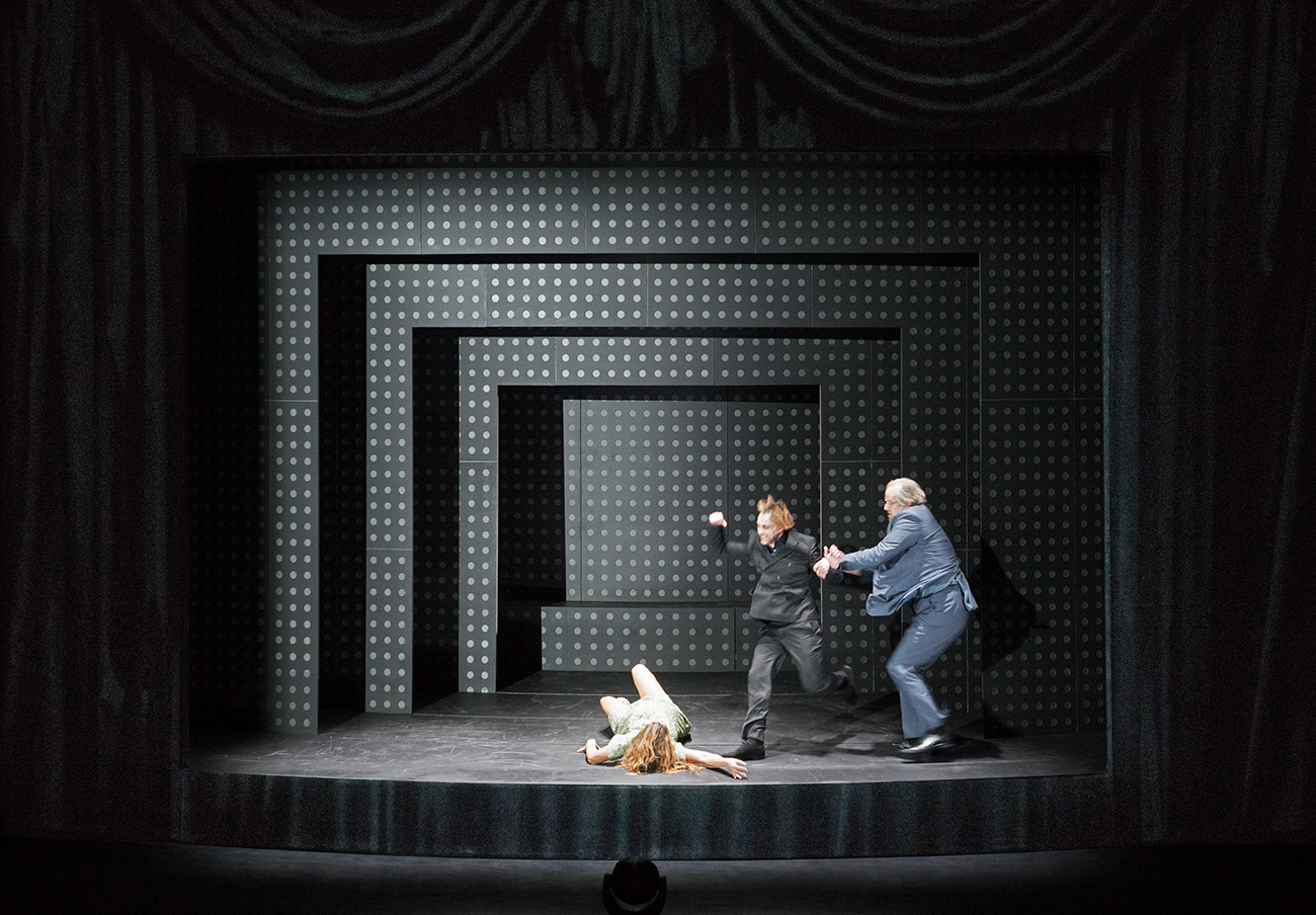 Klaus Grünberg / Anne Kuhn: Pelléas et Mélisande (Claude Debussy), Regie: Barrie Kosky, Bühnenbild und Licht: Klaus Grünberg, Co-Bühnenbild: Anne Kuhn, Kostüme: Dinah Ehm, Komische Oper Berlin, 2017