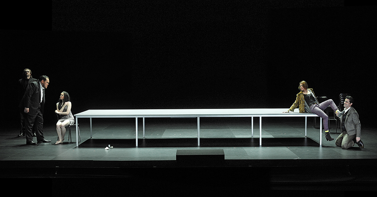 Rigoletto (Giusepppe Verdi), Regie: Tatjana Gürbaca, Bühnenbild und Licht: Klaus Grünberg, Kostüme: Silke Willrett, Opernhaus Zürich, 2013