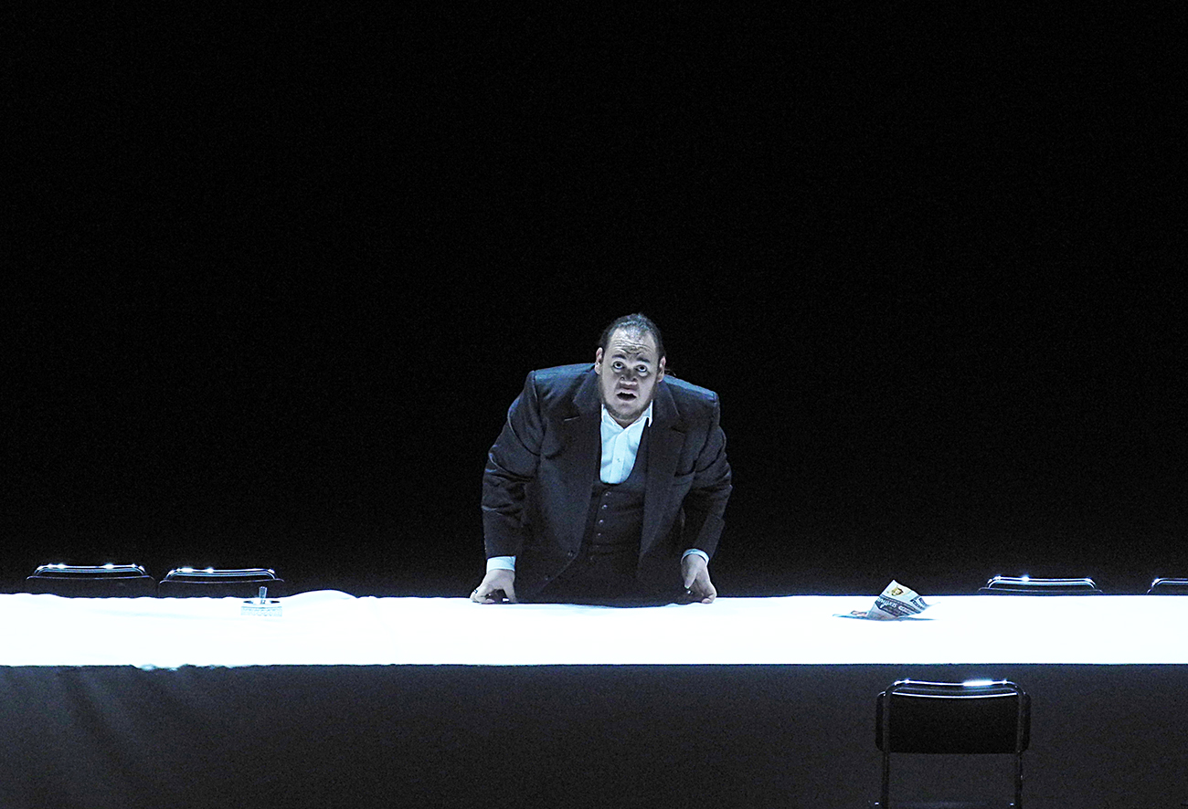 Rigoletto (Giusepppe Verdi), Regie: Tatjana Gürbaca, Bühnenbild und Licht: Klaus Grünberg, Kostüme: Silke Willrett, Opernhaus Zürich, 2013