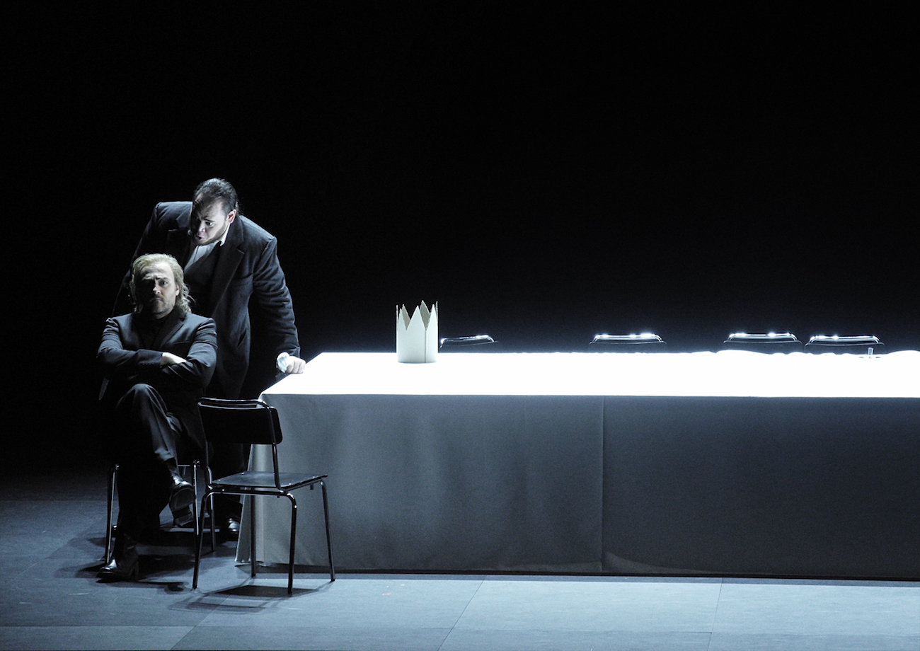 Rigoletto (Giusepppe Verdi), Regie: Tatjana Gürbaca, Bühnenbild und Licht: Klaus Grünberg, Kostüme: Silke Willrett, Opernhaus Zürich, 2013