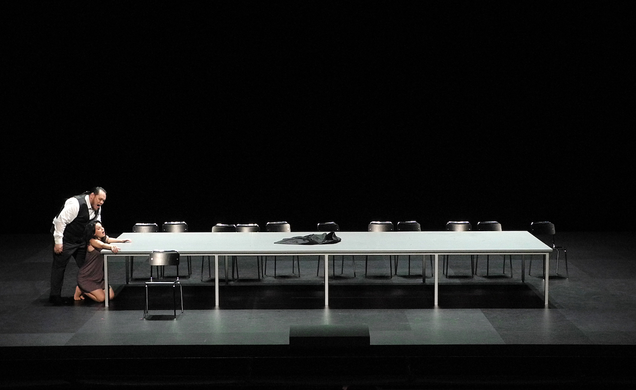 Rigoletto (Giusepppe Verdi), Regie: Tatjana Gürbaca, Bühnenbild und Licht: Klaus Grünberg, Kostüme: Silke Willrett, Opernhaus Zürich, 2013