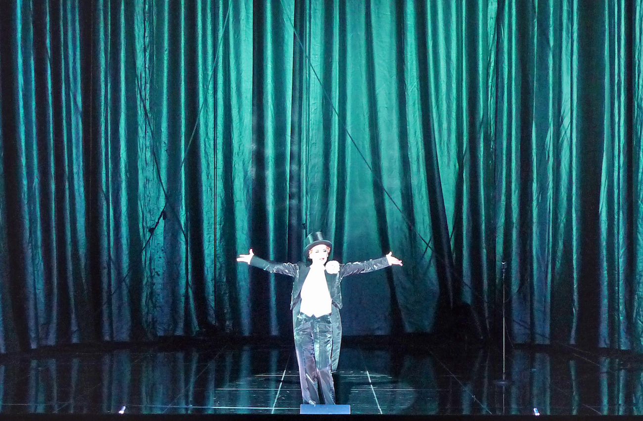 Ball im Savoy (Paul Abraham), Regie: Barrie Kosky, Bühnenbild, Licht, Video: Klaus Grünberg, Kostüme: Esther Bialas, Choreografie: Otto Pichler, Komische Oper Berlin, 2013