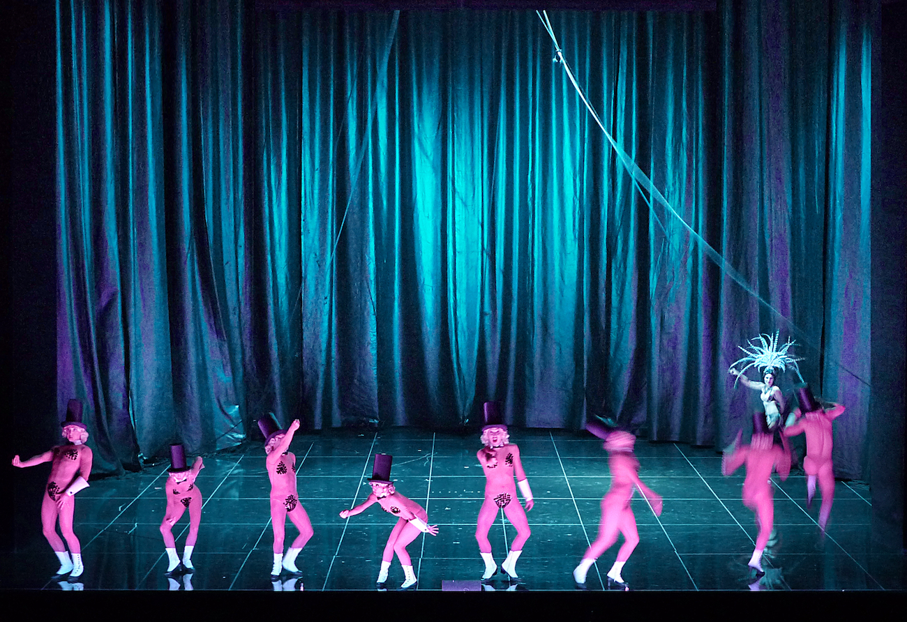 Ball im Savoy (Paul Abraham), Regie: Barrie Kosky, Bühnenbild, Licht, Video: Klaus Grünberg, Kostüme: Esther Bialas, Choreografie: Otto Pichler, Komische Oper Berlin, 2013