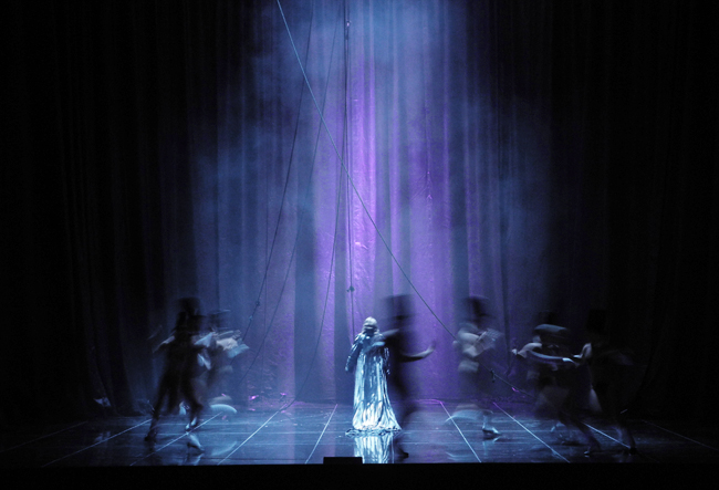 Ball im Savoy (Paul Abraham), Regie: Barrie Kosky, Bühnenbild, Licht, Video: Klaus Grünberg, Kostüme: Esther Bialas, Choreografie: Otto Pichler, Komische Oper Berlin, 2013