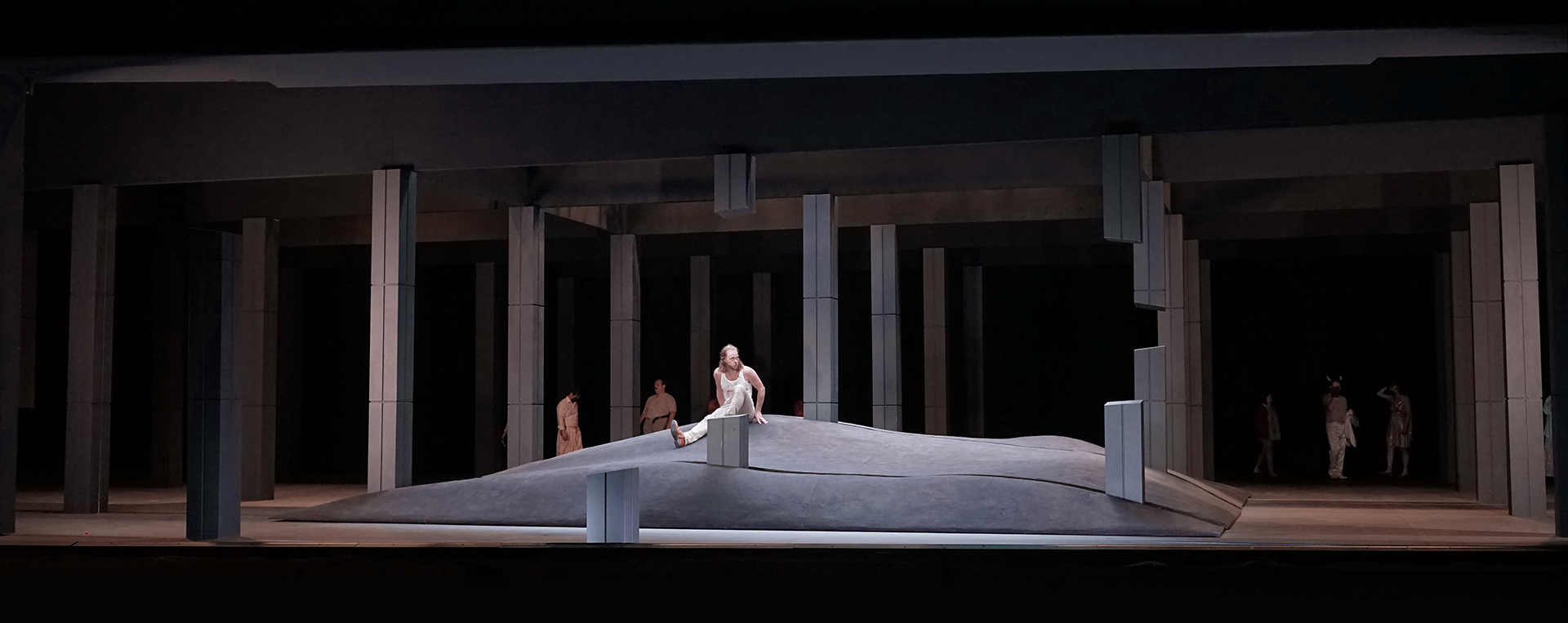 Klaus Grünberg, set and light design for Ulisse (Dallapiccola), Oper Frankfurt, 2022