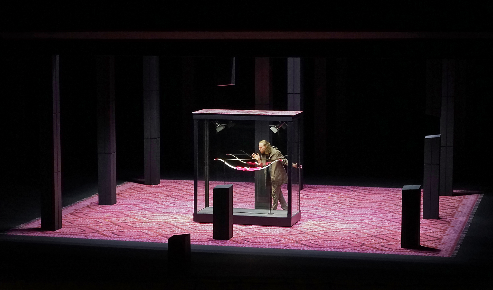 Klaus Grünberg, set and light design for Ulisse (Dallapiccola), Oper Frankfurt, 2022