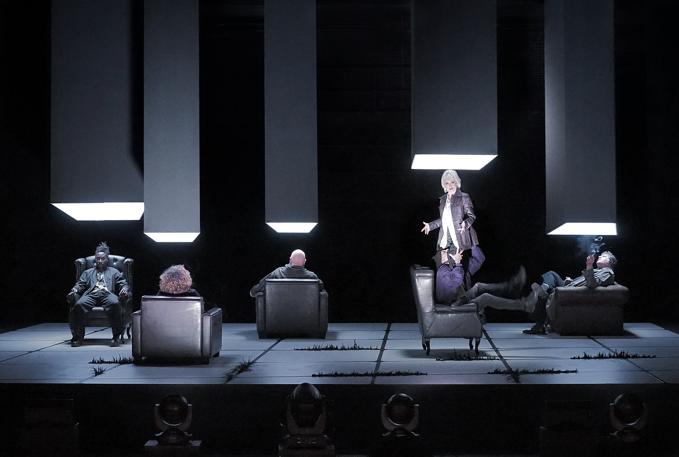 Klaus Grünberg: …und mit morgen könnt ihr mich! (Kurt Weill), Regie: Barrie Kosky, Bühnenbild und Licht: Klaus Grünberg, Kostüme: Victoria Behr, Komische Oper Berlin, 2023