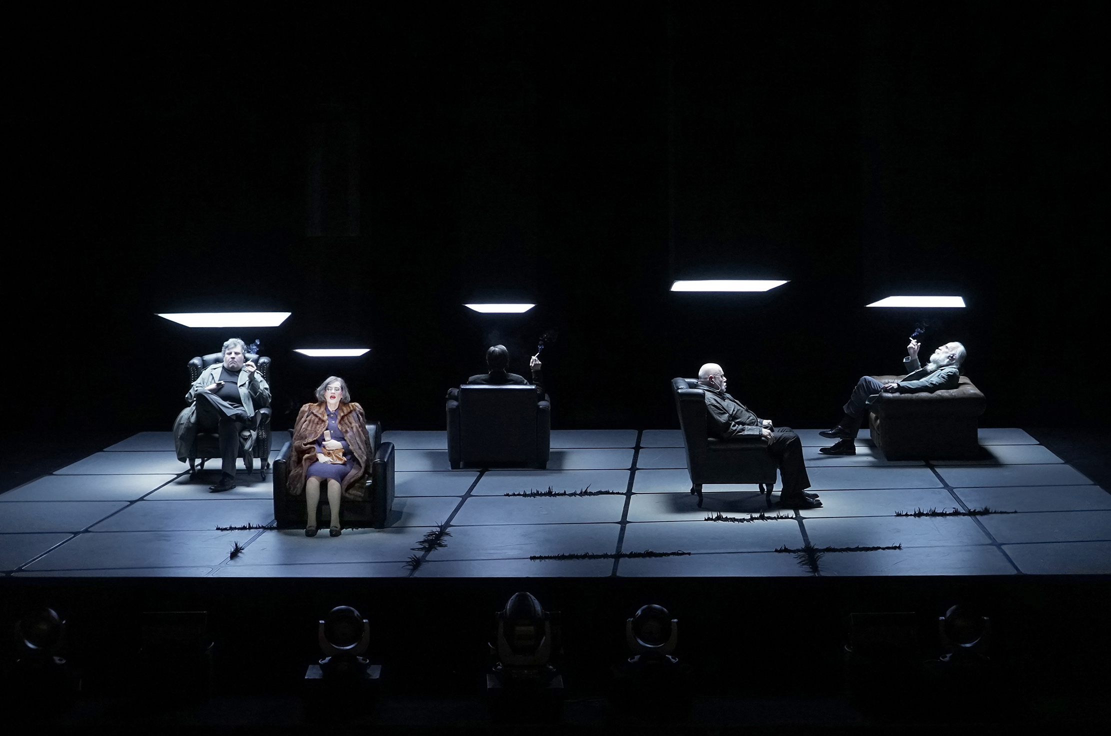 Klaus Grünberg: …und mit morgen könnt ihr mich! (Kurt Weill), Regie: Barrie Kosky, Bühnenbild und Licht: Klaus Grünberg, Kostüme: Victoria Behr, Komische Oper Berlin, 2023