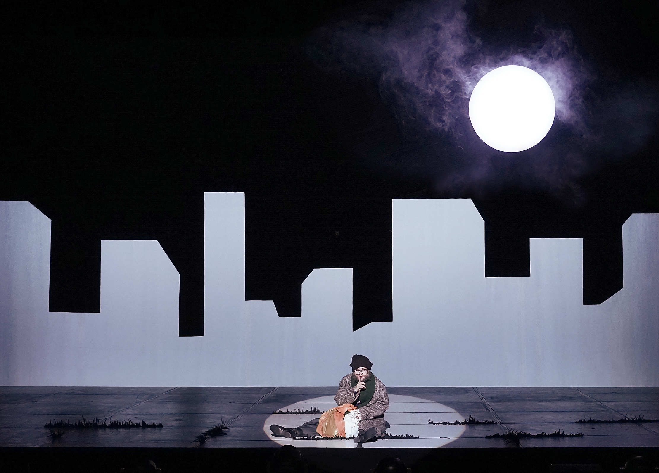 Klaus Grünberg: …und mit morgen könnt ihr mich! (Kurt Weill), Regie: Barrie Kosky, Bühnenbild und Licht: Klaus Grünberg, Kostüme: Victoria Behr, Komische Oper Berlin, 2023