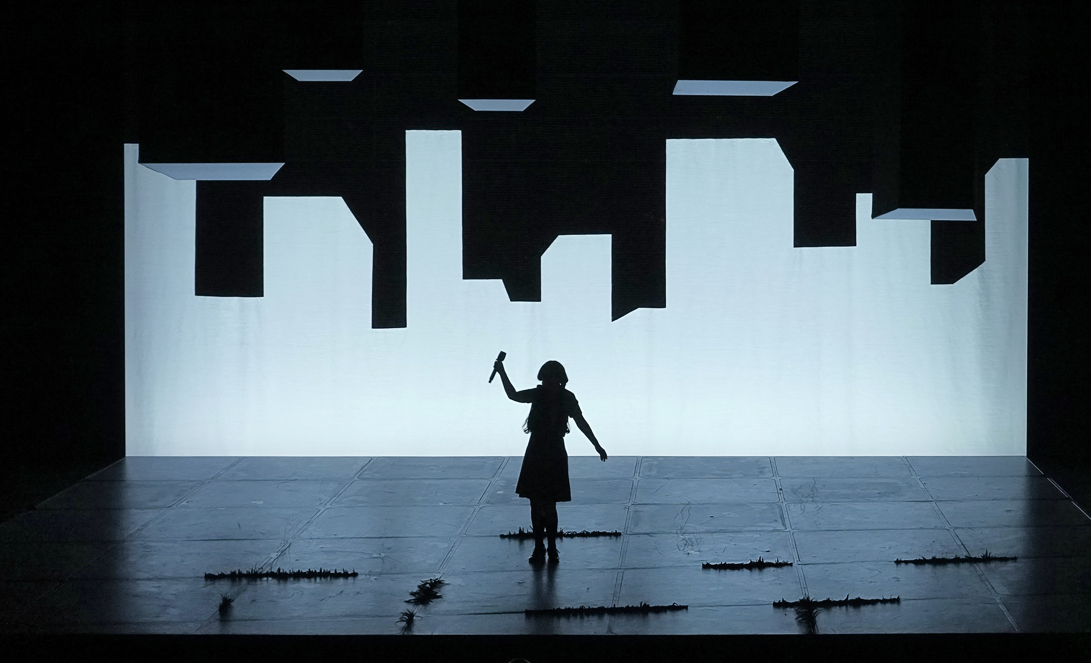 Klaus Grünberg: …und mit morgen könnt ihr mich! (Kurt Weill), Regie: Barrie Kosky, Bühnenbild und Licht: Klaus Grünberg, Kostüme: Victoria Behr, Komische Oper Berlin, 2023