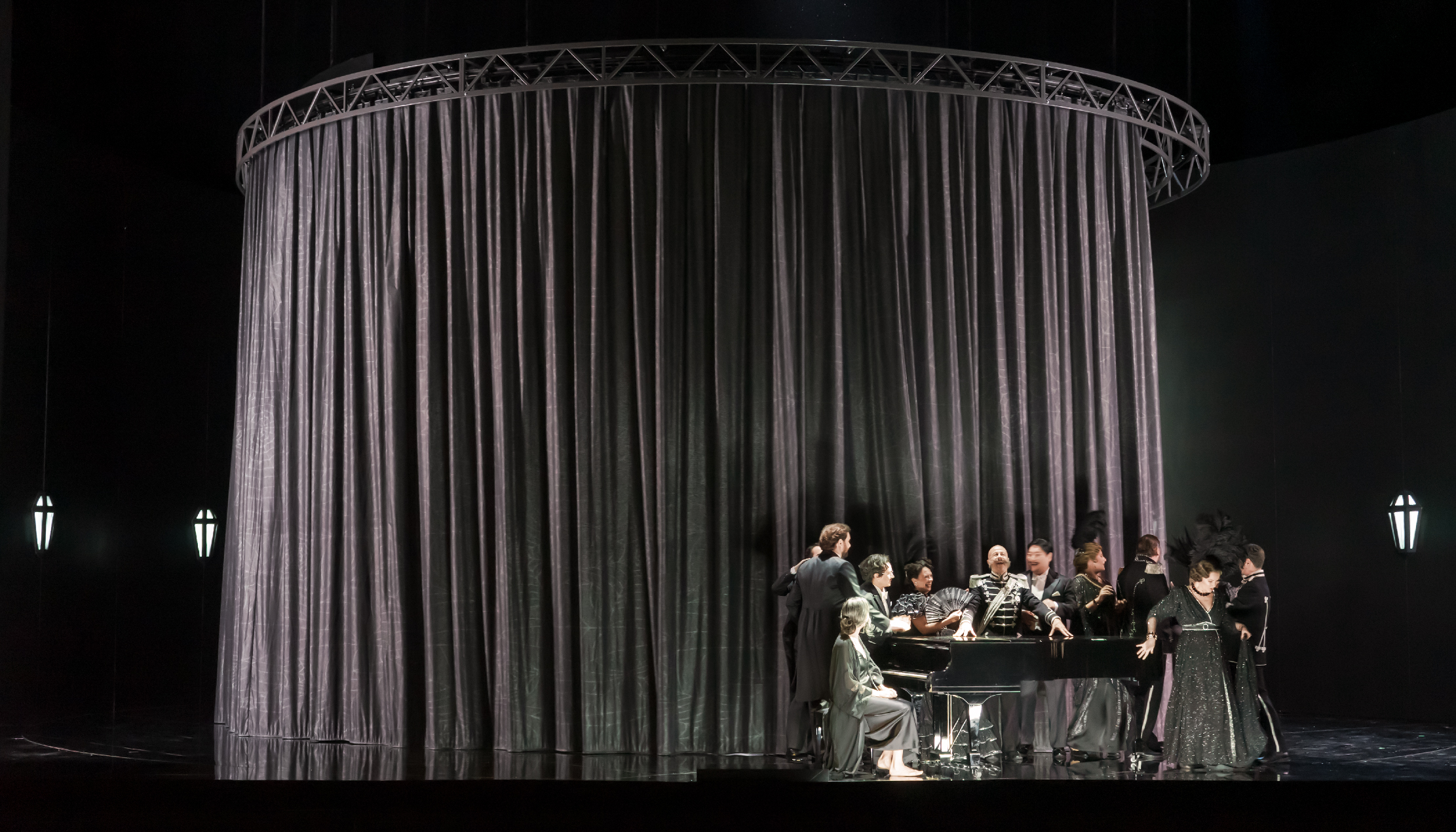 Die lustige Witwe (Franz Lehár), set and light design: Klaus Grünberg, Opernhaus Zürich, 2024