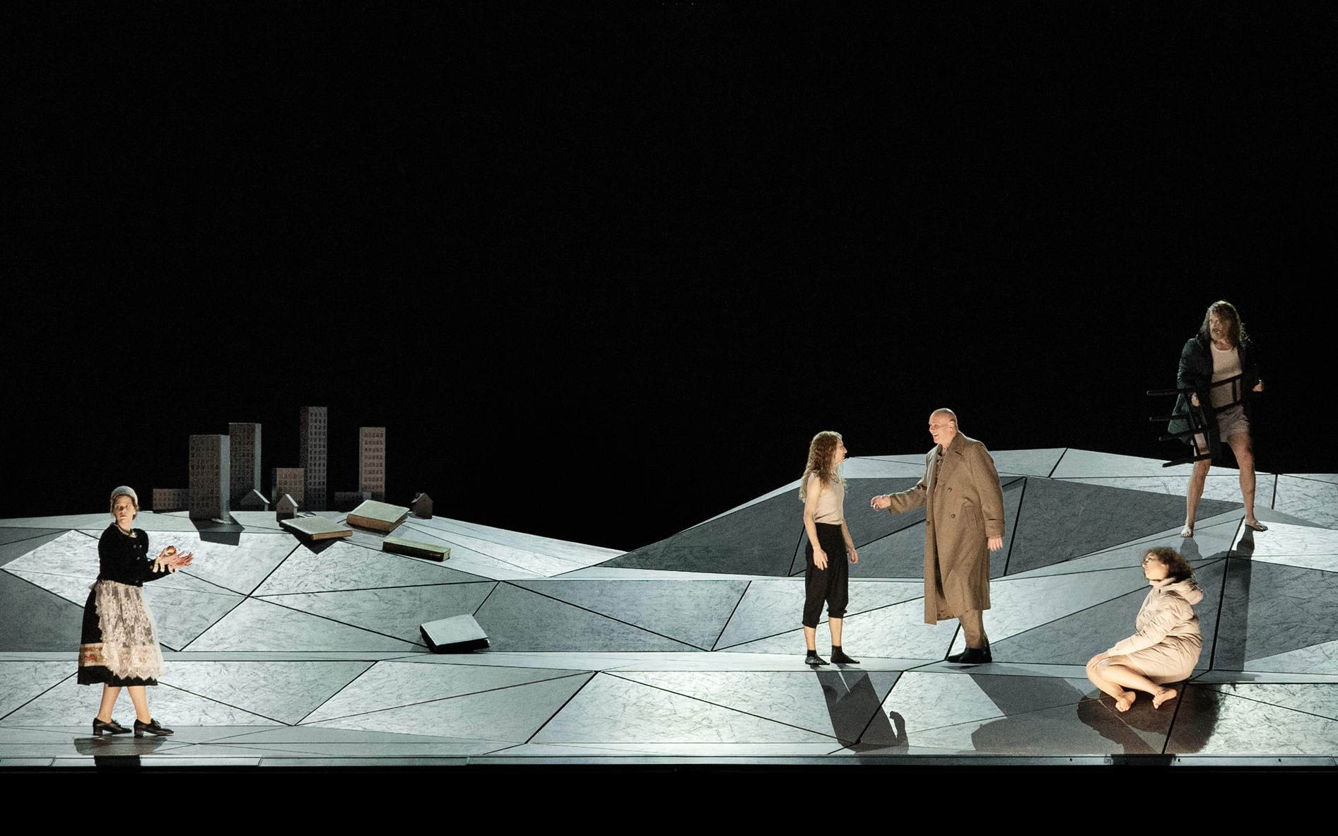 Klaus Grünberg, set and light design for Written on Skin (George Benjamin / Martin Crimp), Oper Frankfurt, 2026